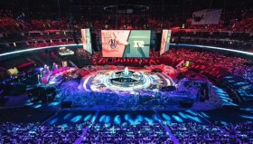 Uzi被爆入选名人堂 选卡莎皮肤；朱开锐评 Theshy ：直言其 “职业态度有问题”！Doinb被粉丝线下强吻！